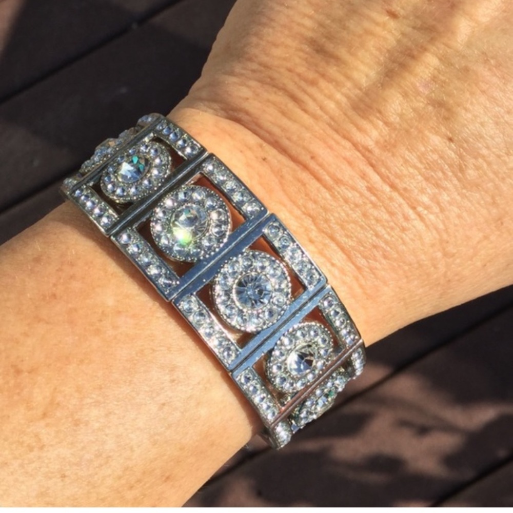 🌹NWT-Gorgeous Silver Rhinestone Stretch Bracelet🌹